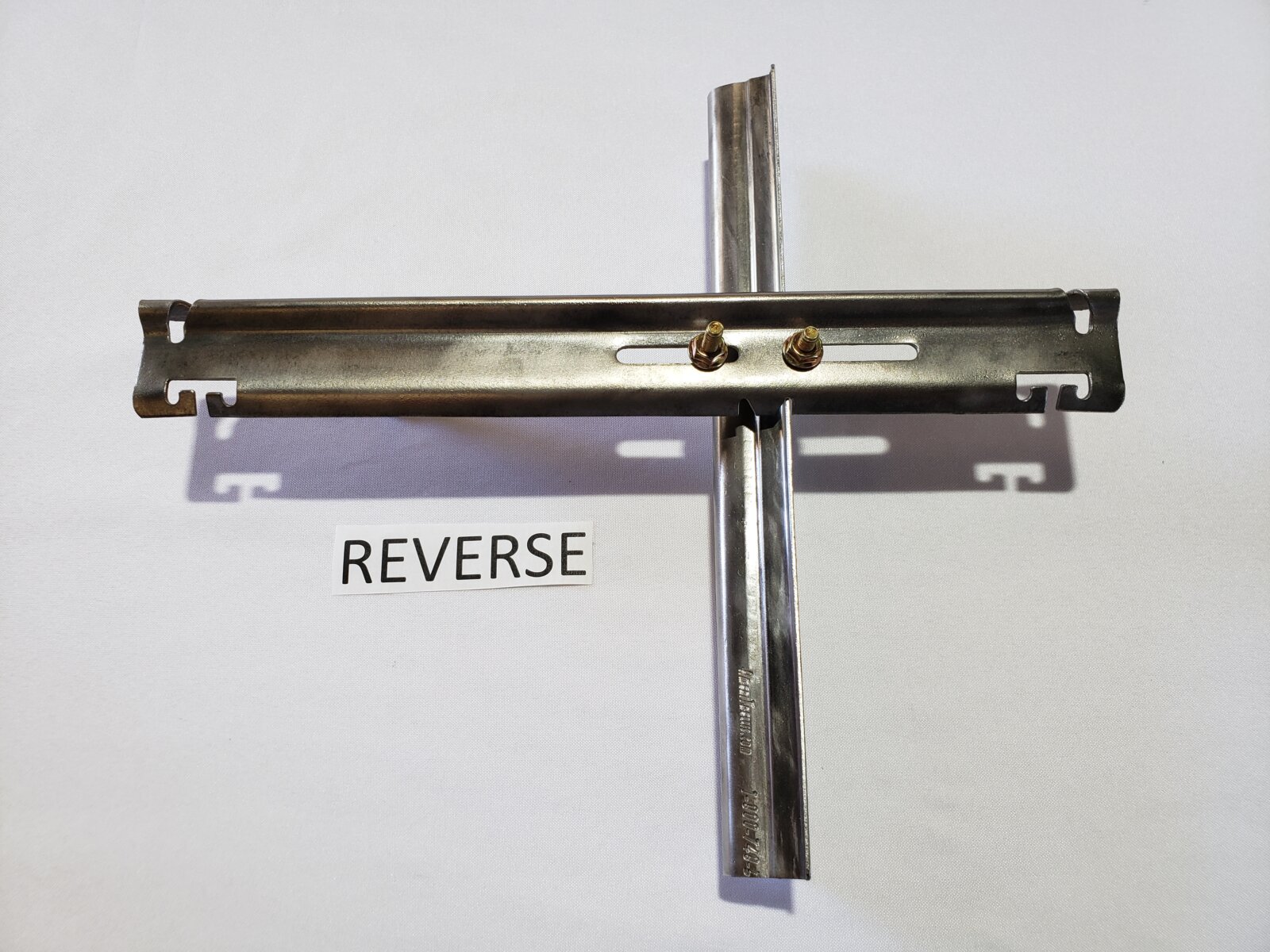 L-Style Crossarm, Offset Reverse, Mounted On Metal Grapestake