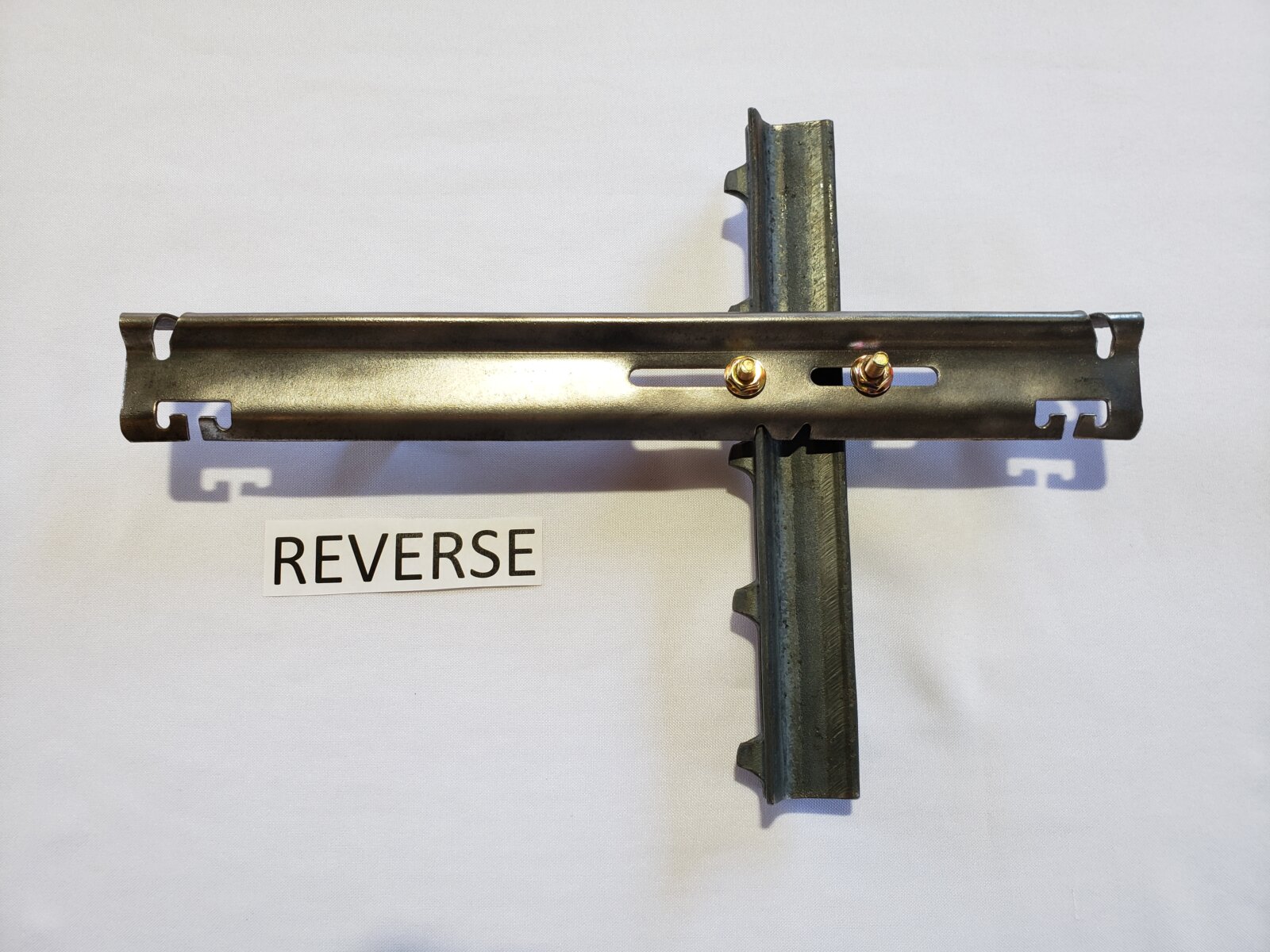 L-Style Crossarm, Offset Reverse, Mounted On T-Post