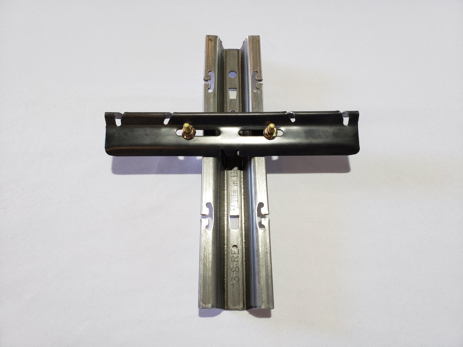 Rolled Edge Line Post With Multiple Slot L-Style Crossarm